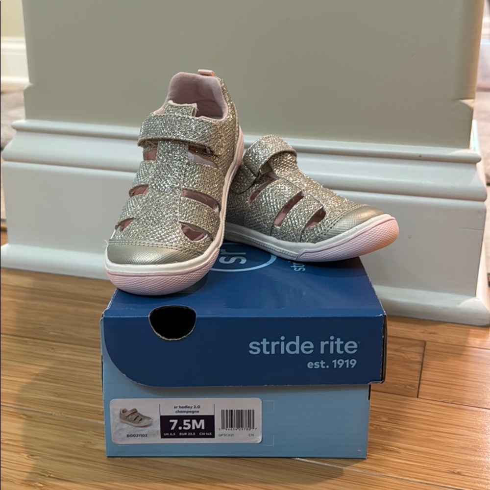 BNWT/Box Stride Rite size 7.5M Gold Hadley Sandals
